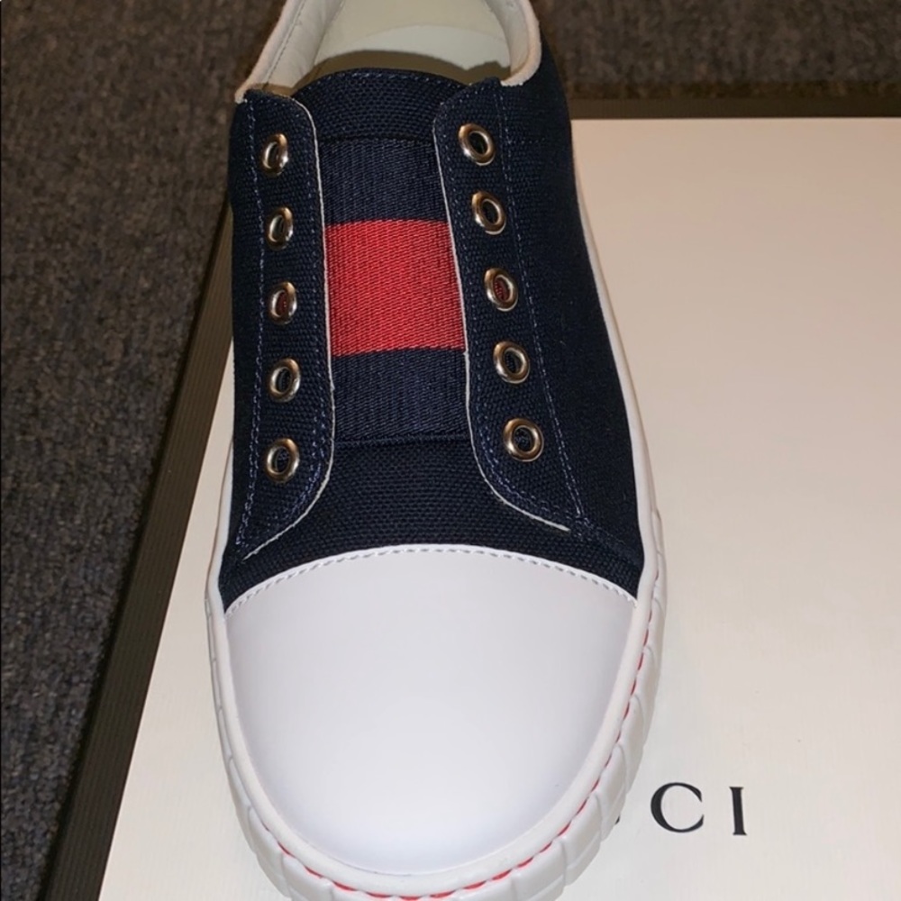 New AUTHENTIC Gucci shoes